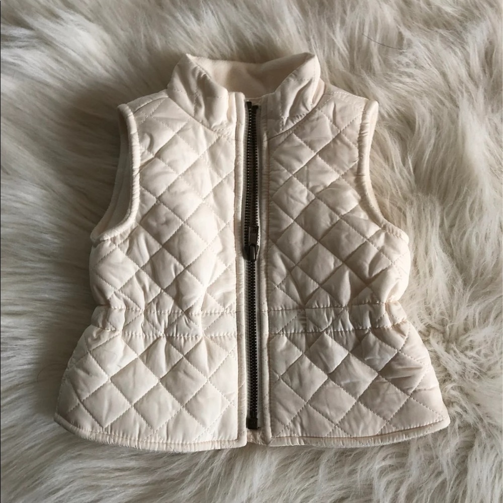 Baby girl old navy puffer vest 3-6m white